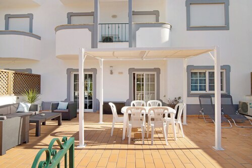 Apartment "Sunset" with Shared Pool, Private Terrace & Wi-Fi