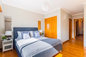 Apartment, 2 Bathrooms | 3 bedrooms, iron/ironing board, travel crib, free WiFi