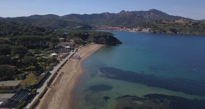 Comfortable apartment in quiet area a few meters from the sea