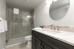 Combined shower/bathtub, hair dryer - Villas at Swans Nest Long Stay Condo: Spacious, Quiet Location (Breckenridge)