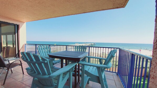 屋外ダイニングエリア