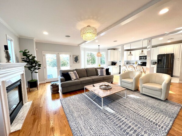 Téléviseur connecté, table de ping-pong