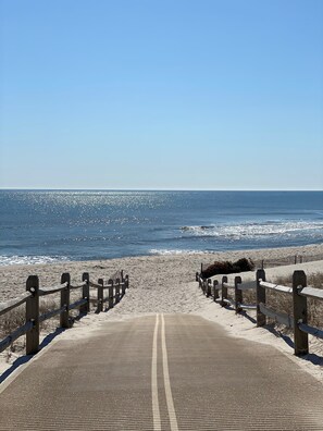 Beach nearby, sun-loungers - Gorgeous 5 bed, 4.5 bath just houses to the beach, sleeps 12! Amazing location! (Lavallette)