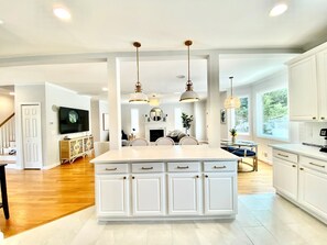 Interior - Gorgeous 5 bed, 4.5 bath just houses to the beach, sleeps 12! Amazing location! (Lavallette)