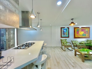 Fridge, cookware/dishes/utensils