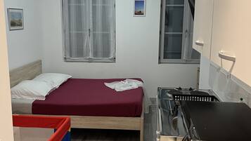 3 bedrooms, bed sheets