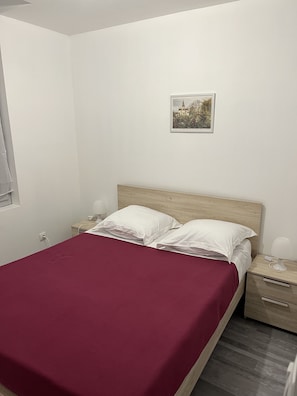 3 bedrooms, bed sheets