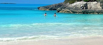 Point of View: Oceanfront 4bd 4.5ba Luxury Villa w Dock in February Point, Exuma