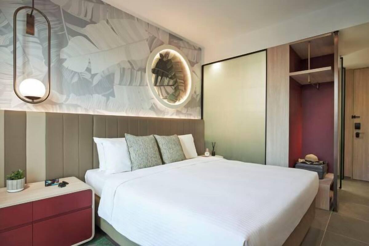 In-room safe, desk, laptop workspace, soundproofing