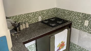 Family Room | Private kitchen | Oven, cookware/dishes/utensils, cleaning supplies