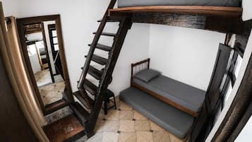 Family Room | Free WiFi, bed sheets