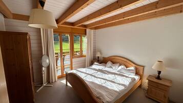 5 Schlafzimmer, Bügeleisen/Bügelbrett, Reisekinderbett, kostenloses WLAN