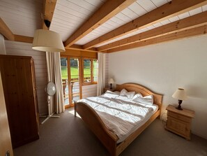 5 Schlafzimmer, Bügeleisen/Bügelbrett, kostenloses WLAN, Bettwäsche