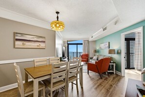 Smart TV - Oceanfront Building w Easy Beach Access - Oceanview Room - Prime Spot Downtown (Myrtle Beach)