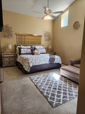 2 slaapkamers, een strijkplank/strijkijzer, gratis wifi, beddengoed