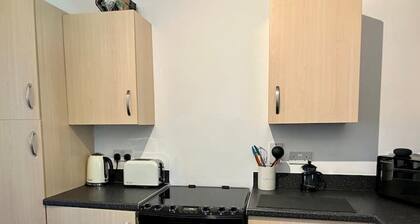 Modern Home in Central Dundee. Free Parking