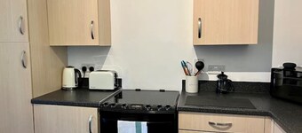 Modern Home in Central Dundee. Free Parking