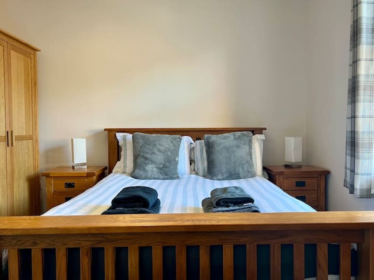 2 多间卧室、WiFi、床单