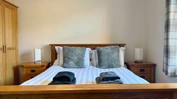 2 bedrooms, WiFi, bed sheets