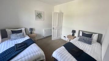 2 多间卧室、熨斗/熨衣板、WiFi、床单