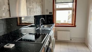 冰箱、微波炉、烤箱、炉灶