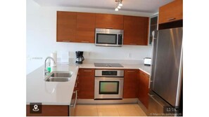 Réfrigérateur, four à micro-ondes, un four, lave-vaisselle