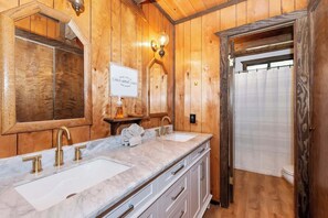 Regadera y secadora de cabello 