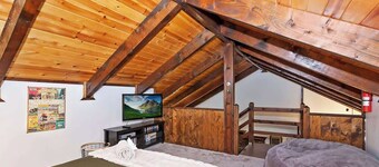 Closer to the Stars Cabin with Fire Pit!