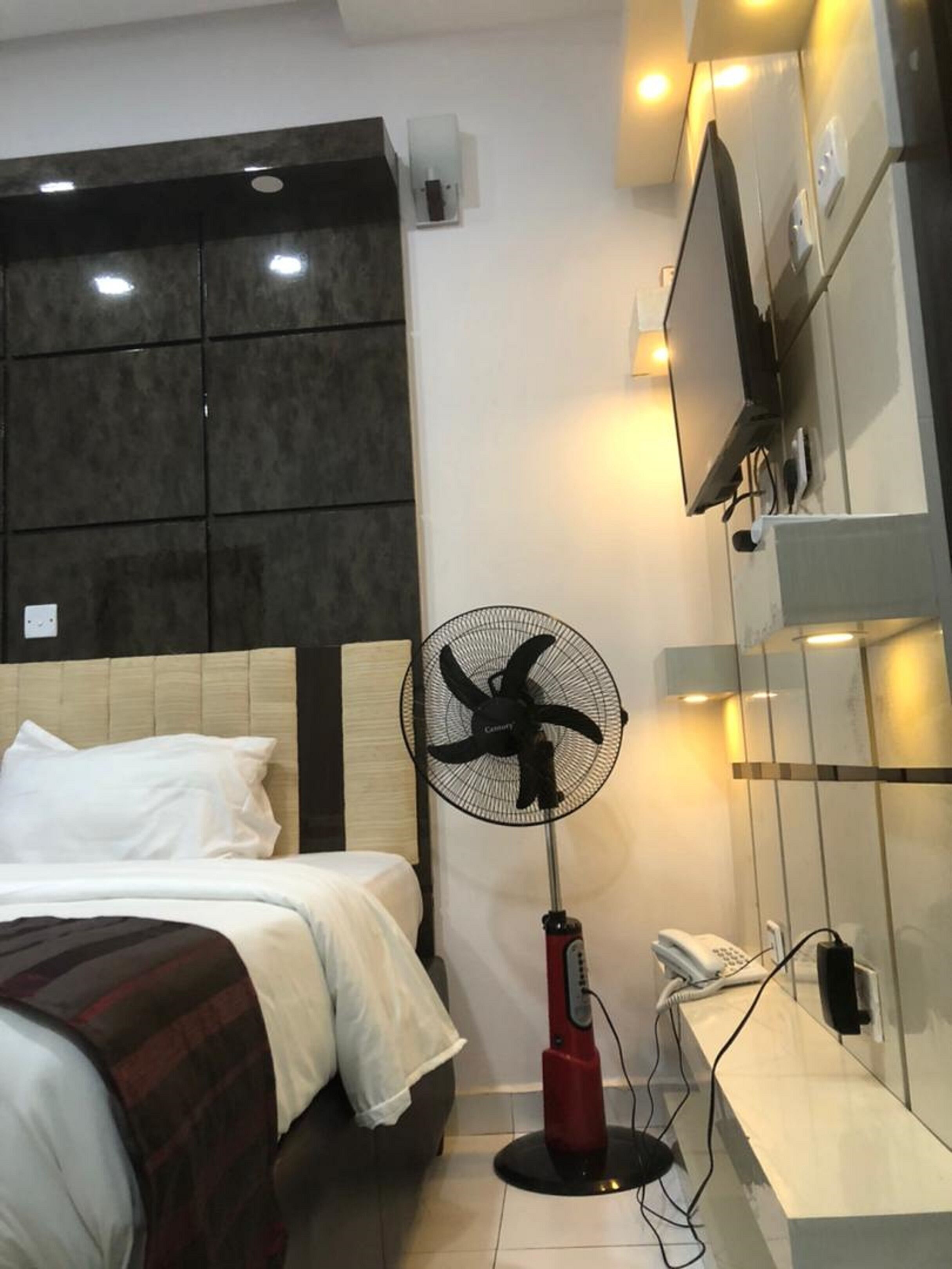 Free WiFi, bed sheets