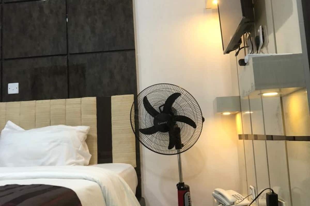 免费 WiFi、床单
