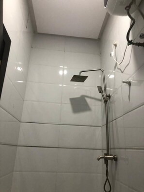 Suite | Bathroom | Shower, rainfall showerhead, towels - IBS HOTEL (Ibadan)