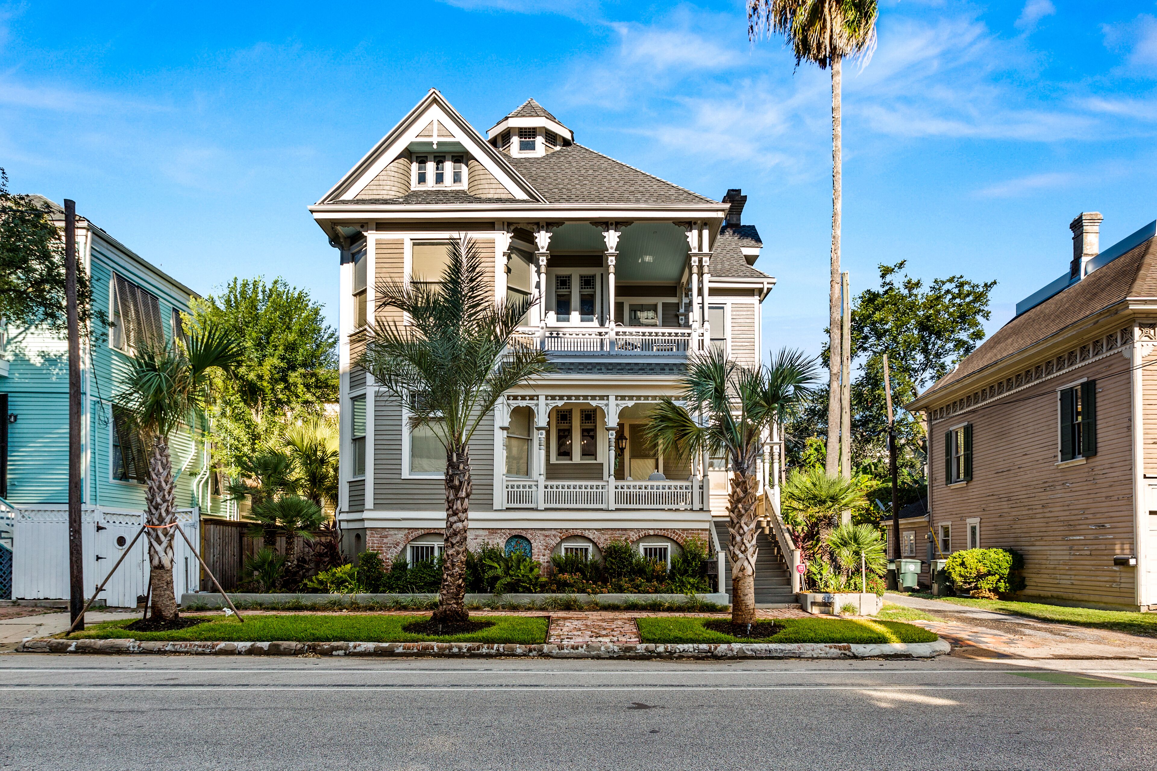 Historical significance and luxurious amenities awaits.