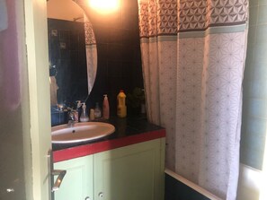 Bathtub - Comfortable room Tours center Verdun (Tours)