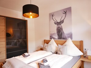 1 bedroom, travel cot, free WiFi, bed sheets