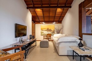 TV, lareira