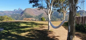 Property grounds - Magnificent views, 3 suites, pool w/ heated tub (Petrópolis)