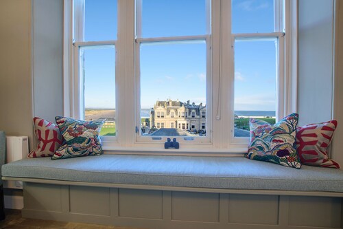20 Golf Place  -  an apartment that sleeps 6 guests  in 3 bedrooms