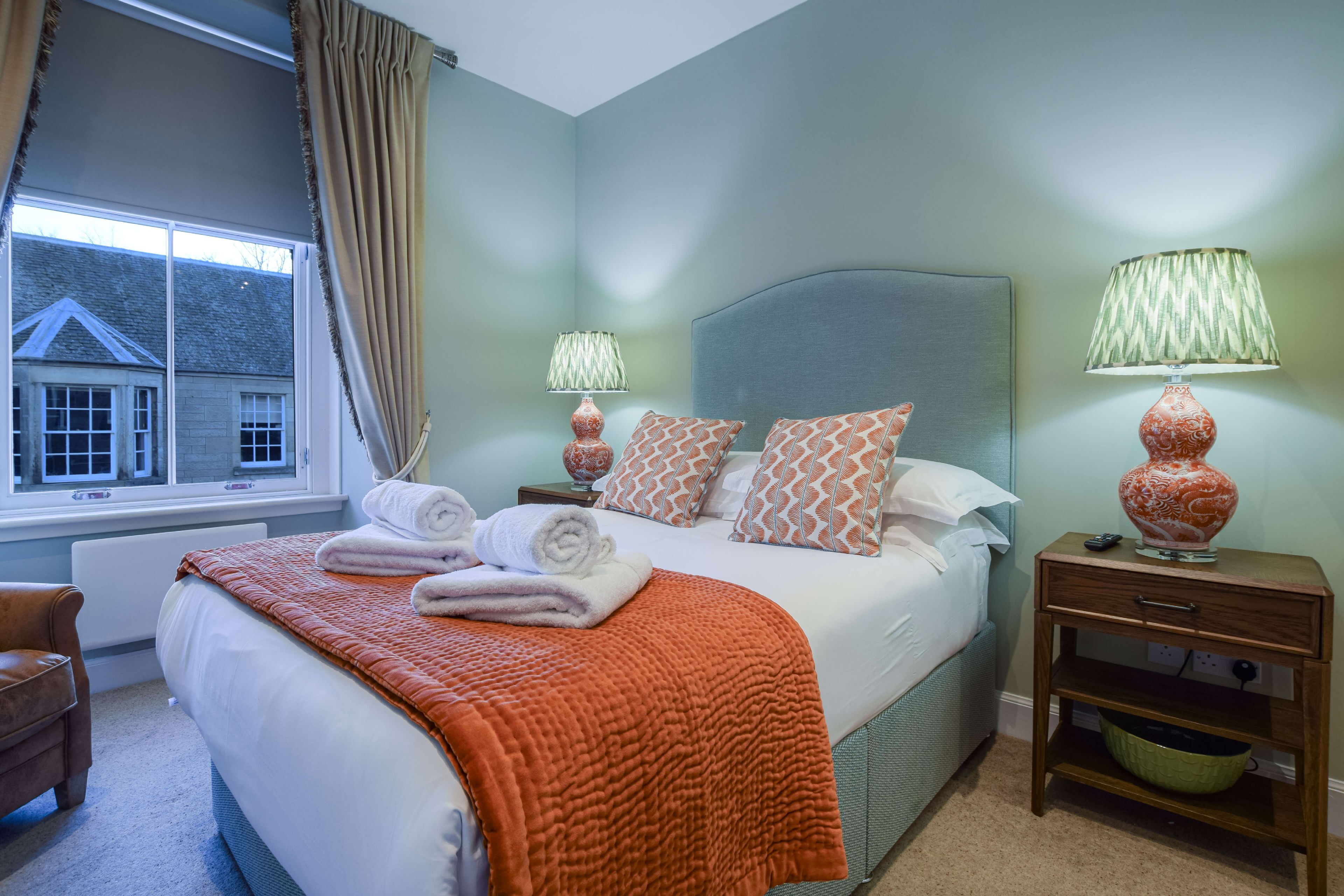 3 عدّة غرف نوم ومكواة/لوح كي وواي فاي مجانًا وملاءات أسرّة