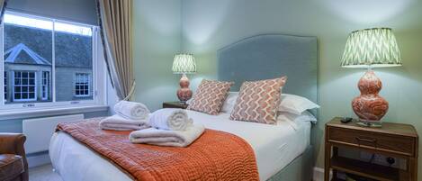 3 عدّة غرف نوم ومكواة/لوح كي وواي فاي مجانًا وملاءات أسرّة