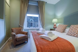 3 slaapkamers, een strijkplank/strijkijzer, gratis wifi, beddengoed