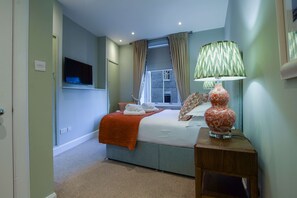 3 slaapkamers, een strijkplank/strijkijzer, gratis wifi, beddengoed