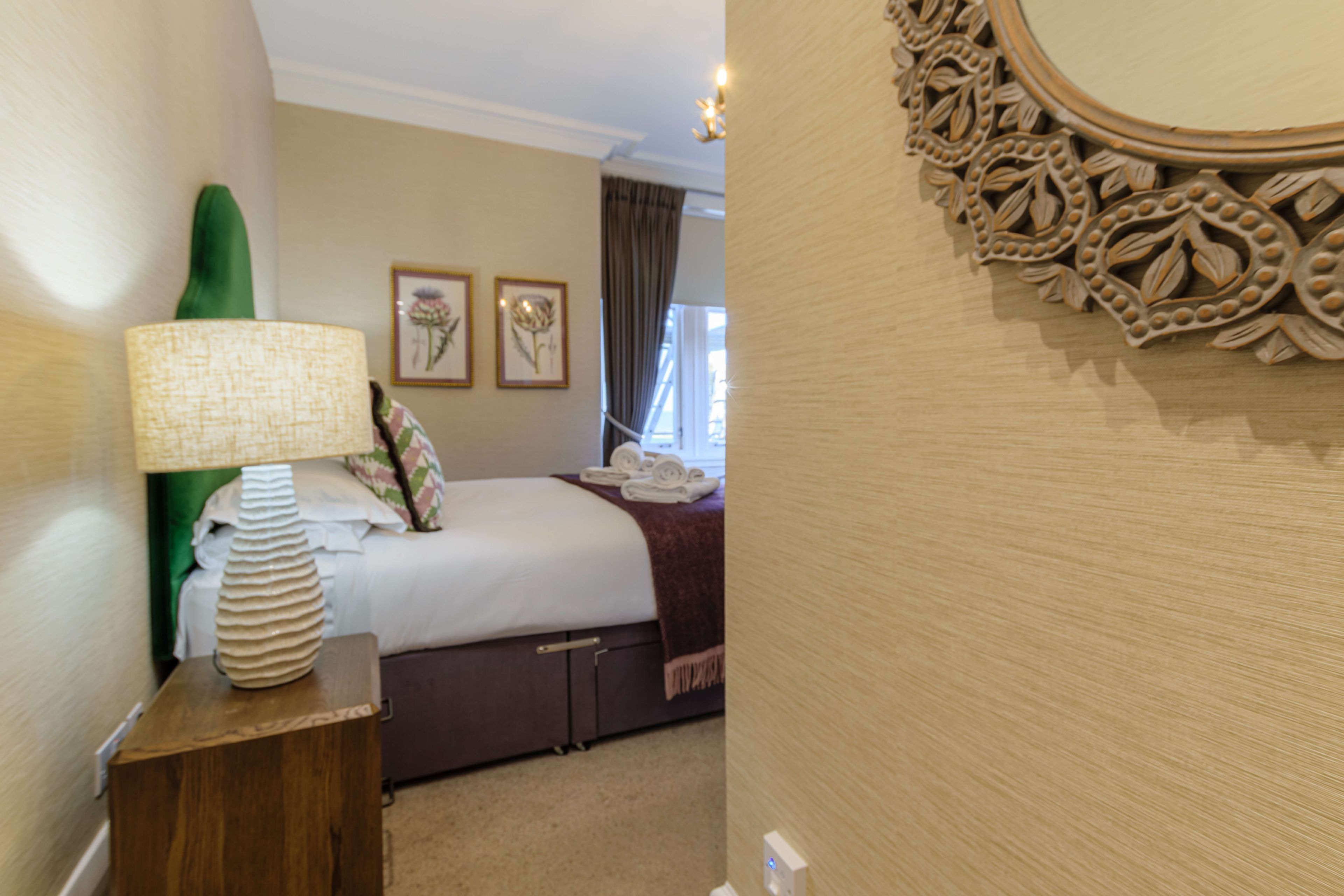 3 عدّة غرف نوم ومكواة/لوح كي وواي فاي مجانًا وملاءات أسرّة