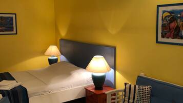 2 室のベッドルーム、アイロン / アイロン台、WiFi、ベッドシーツ