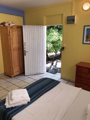 2 chambres, fer et planche à repasser, Wi-Fi, draps fournis