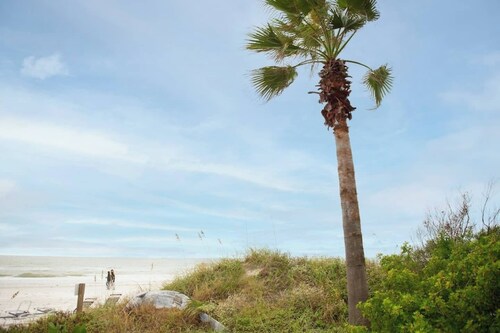 Stay steps from the sand in this charming single-family home.  Enjoy exclusive beach access at Sunburst Inn, featured on HGTV.  Cozy comfort for up to 4, and an unbeatable location on the Gulf. Perfect for a romantic escape or small family getaway.
