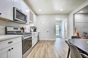 Fridge, microwave, stovetop, dishwasher