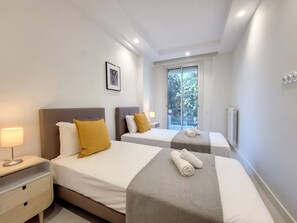 2 bedrooms, iron/ironing board, free Internet