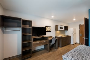 Standard Room, 1 Queen Bed, Non Smoking | Free WiFi - Woodspring Suites Austin Central (Austin)