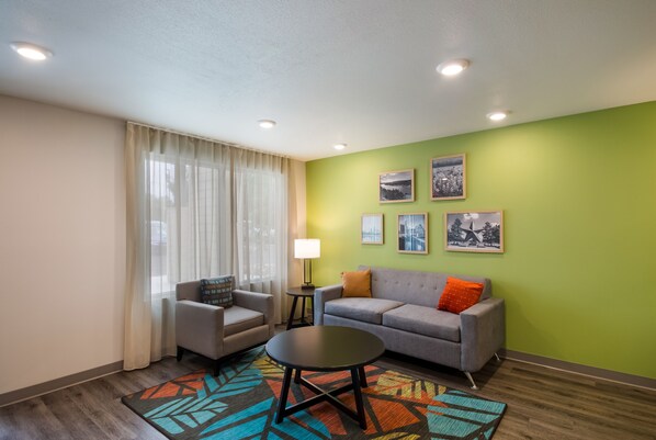 Lobby sitting area - Woodspring Suites Austin Central (Austin)