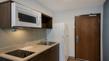 Standard Room, 1 Queen Bed, Non Smoking | Free WiFi